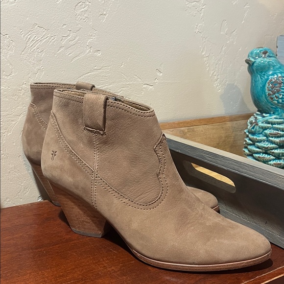 Frye Reina Western Ankle Booties Ash Tan - Picture 2 of 10